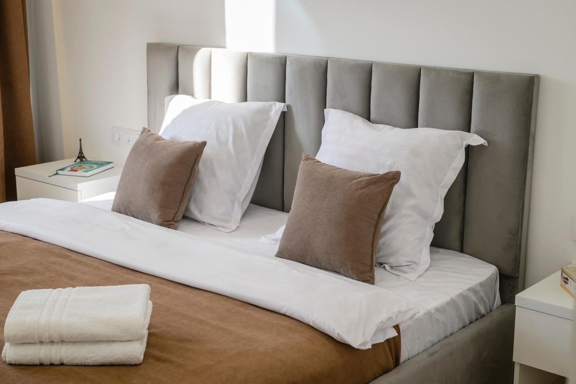 Five Business-Class Rooms In R-House Near Mega Center Almaty Esterno foto