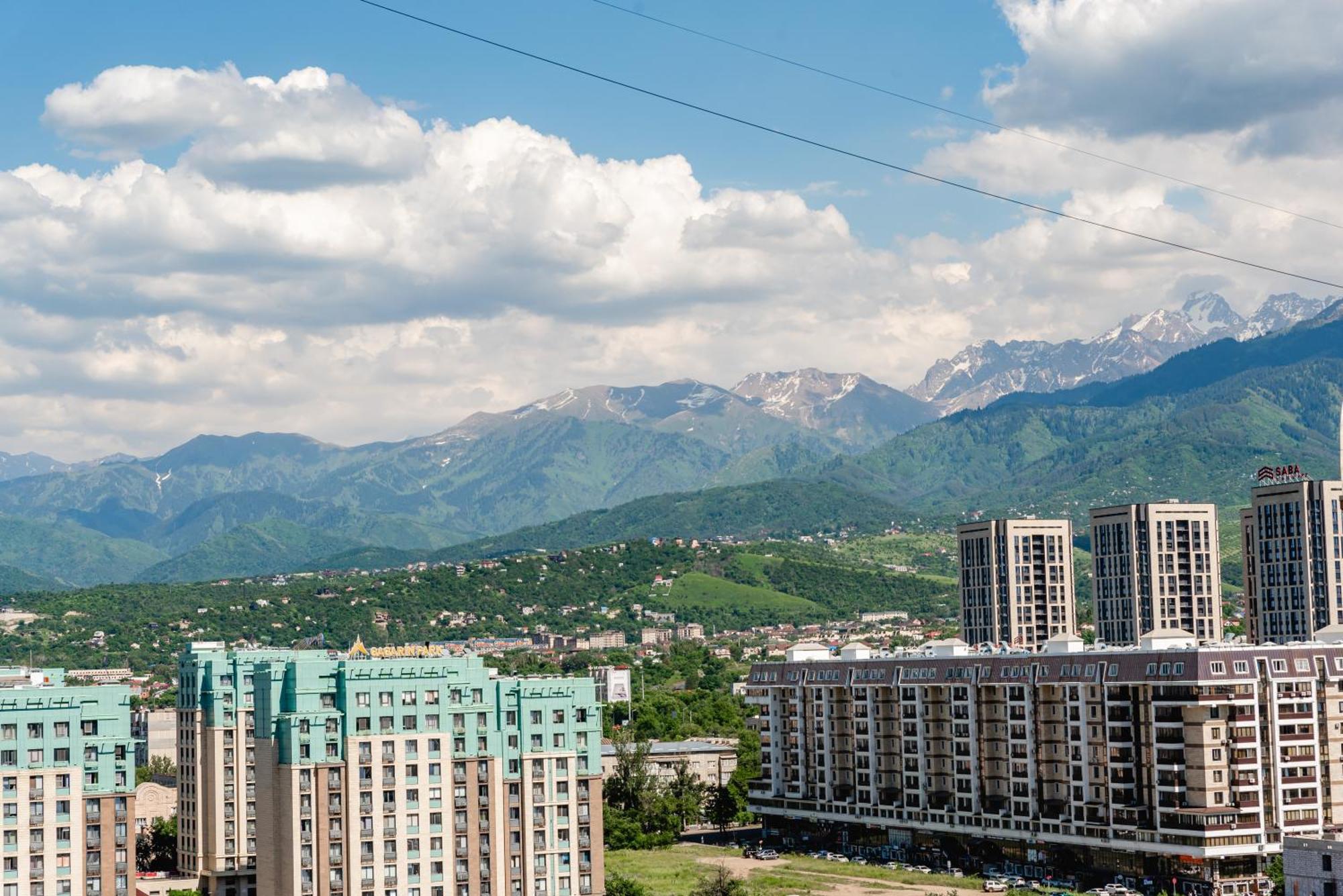 Five Business-Class Rooms In R-House Near Mega Center Almaty Esterno foto