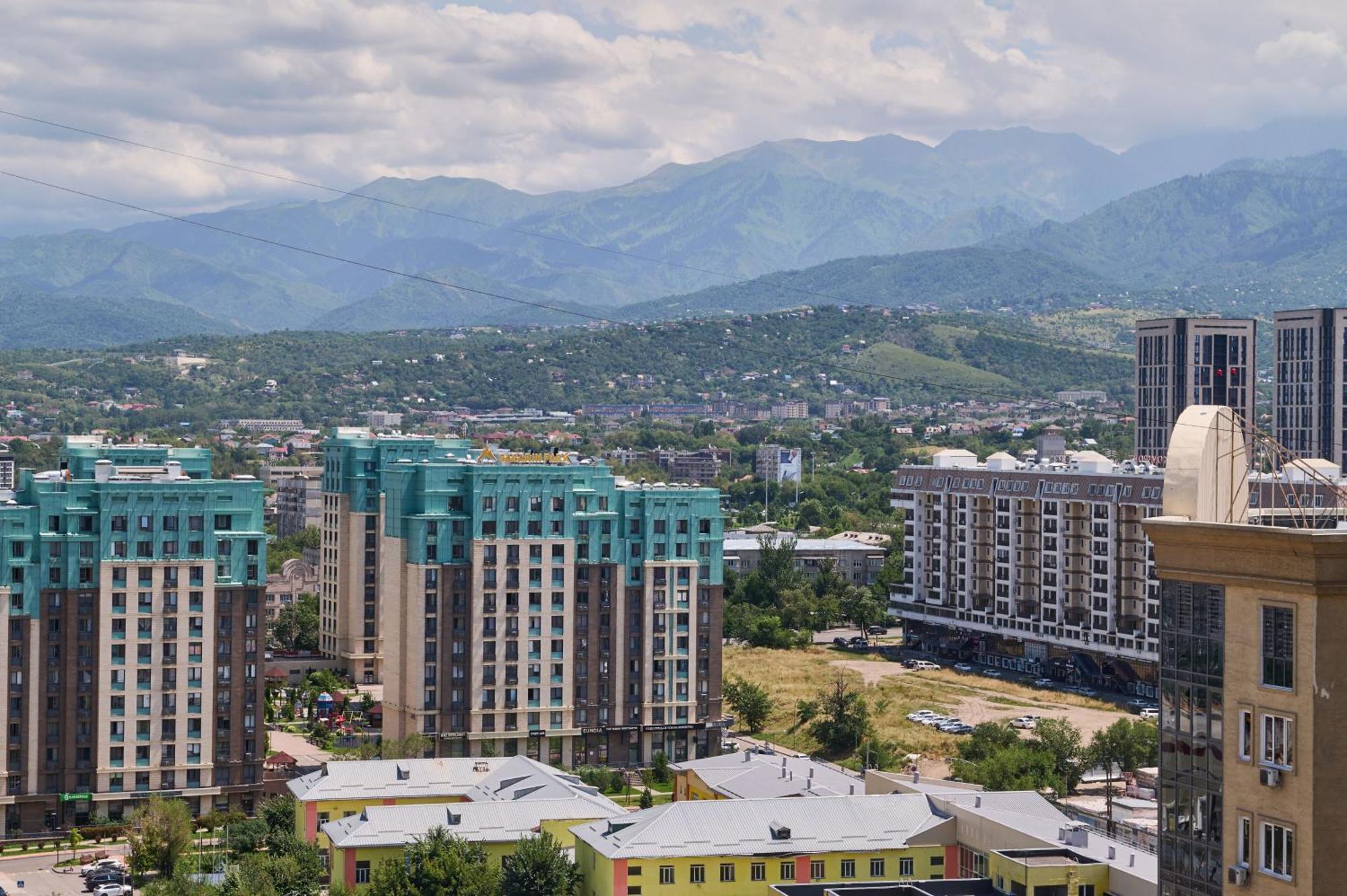Five Business-Class Rooms In R-House Near Mega Center Almaty Esterno foto