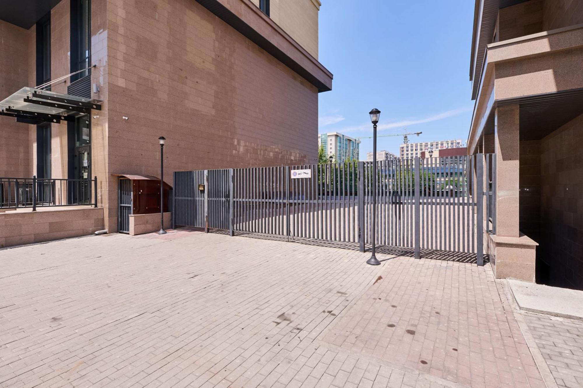 Five Business-Class Rooms In R-House Near Mega Center Almaty Esterno foto