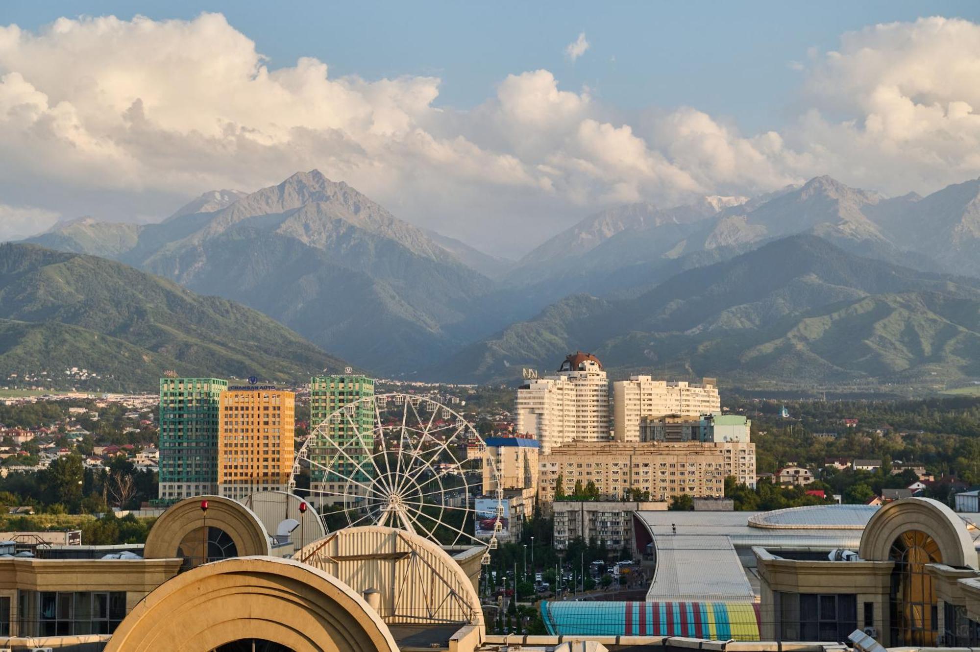 Five Business-Class Rooms In R-House Near Mega Center Almaty Esterno foto