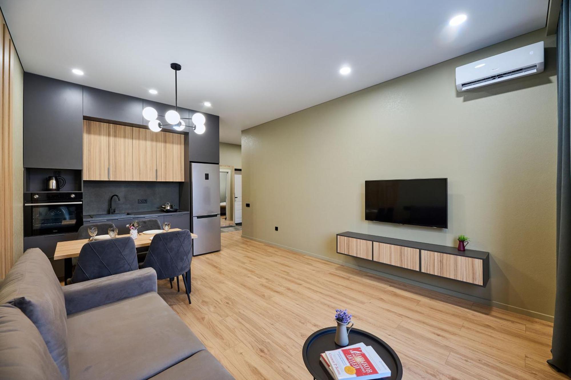 Five Business-Class Rooms In R-House Near Mega Center Almaty Esterno foto