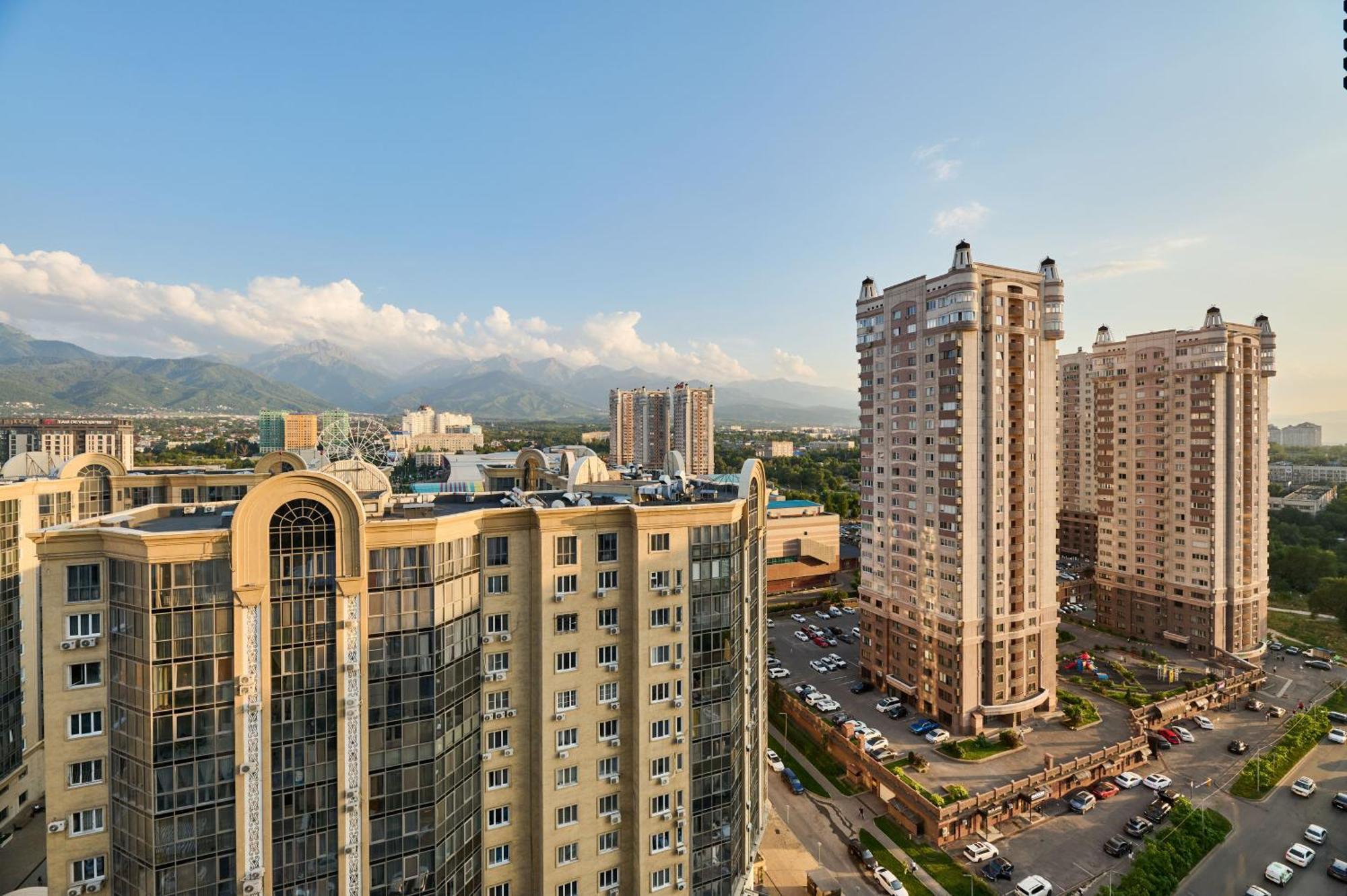 Five Business-Class Rooms In R-House Near Mega Center Almaty Esterno foto
